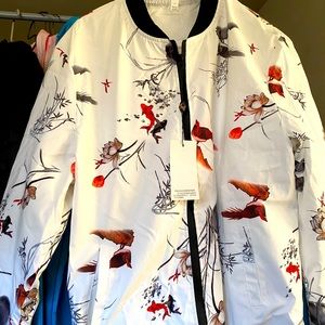 White Bomber jacket, medium thick, Size 4xl more so a XL, BRAND NEW with tags